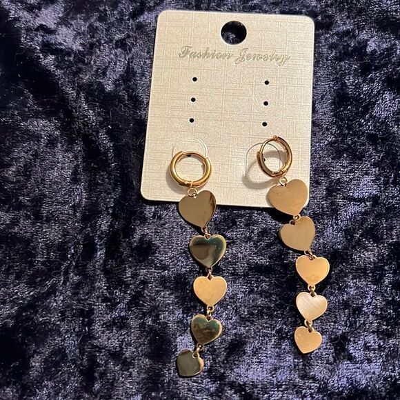 New Gold Color Heart Dangle Earrings - Picture 1 of 1